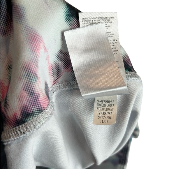 Bundle of Two Old Navy Active Go-Dry Pants – Abstract Print and Black, Size M - Picture 8 of 16